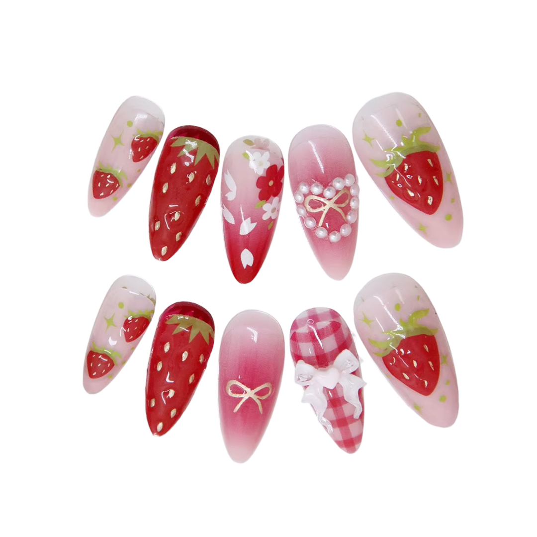 Fraise Chantilly – Press-On Nails (24 pièces)